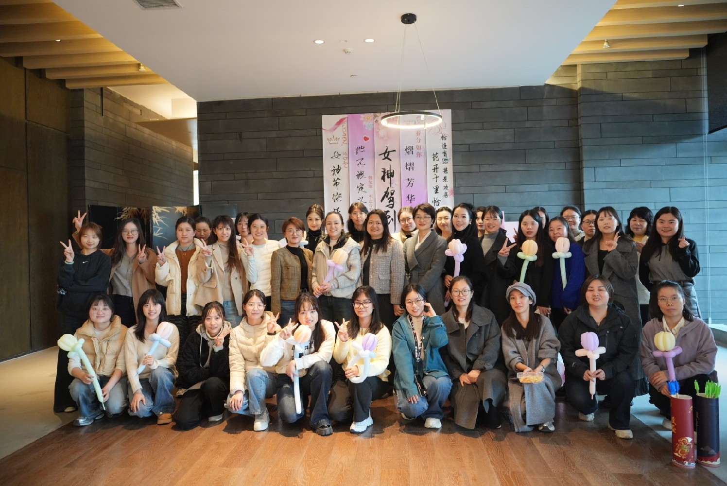 绽放芳华 幸福加“焙”——澳门新葡京平台
工会组织开展三八“女神节”DIY烘焙活动